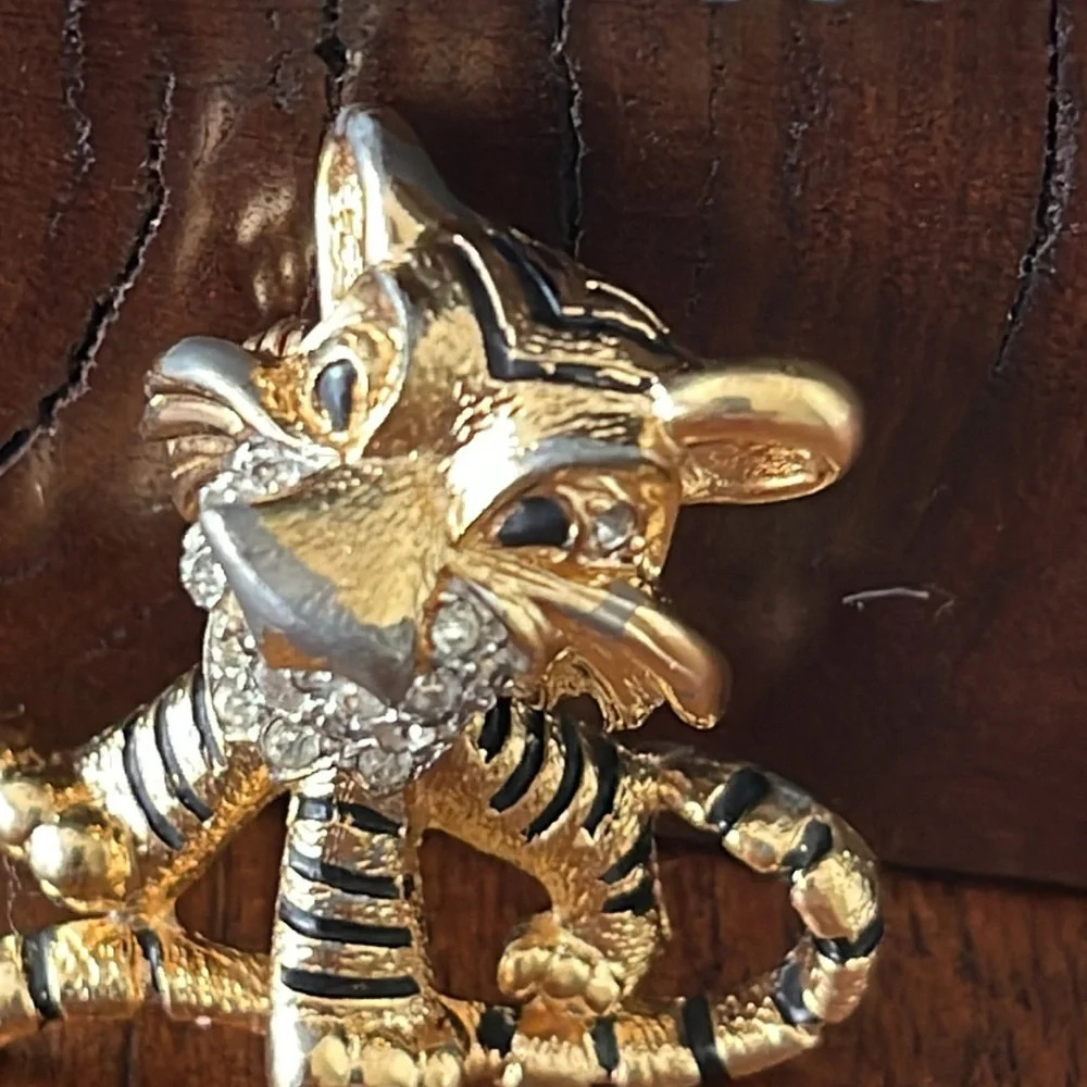 Vintage Jomaz Gold Tone Tiger Brooch Pin - Picture 4 of 16